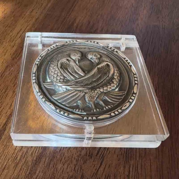 Elgin American Lucite Sterling Silver Compact w Repousse Doves Love Birds 1940s - Picture 4 of 13